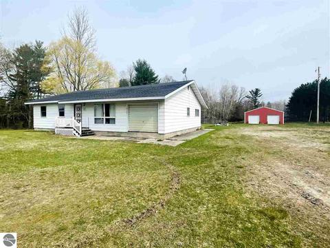 10151 E 12 Rd, Manton, MI 49663 photo 6