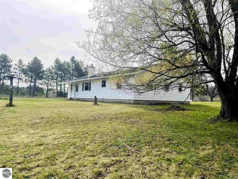 10151 E 12 Rd, Manton, MI 49663 photo 7