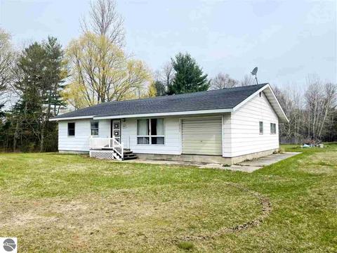 10151 E 12 Rd, Manton, MI 49663 photo 3