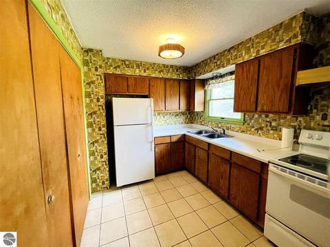 10151 E 12 Rd, Manton, MI 49663 photo 24