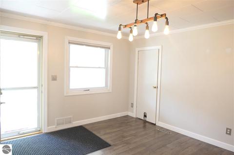 415 E Newark St, Ithaca, MI 48847 photo 4