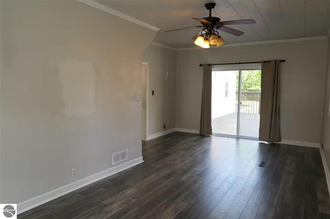 415 E Newark St, Ithaca, MI 48847 photo 7