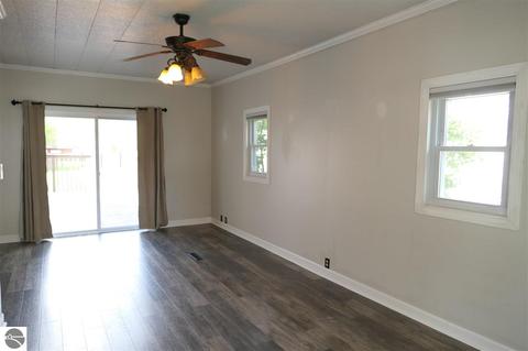 415 E Newark St, Ithaca, MI 48847 photo 6