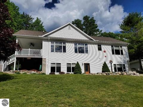 4375 Rose Ln, Gladwin, MI 48624 photo 1