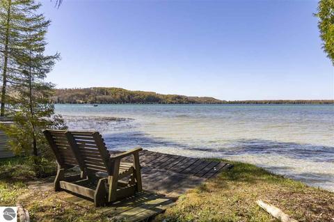 677 E Lin-sher-dave Ln, Cedar, MI 49621 photo 3
