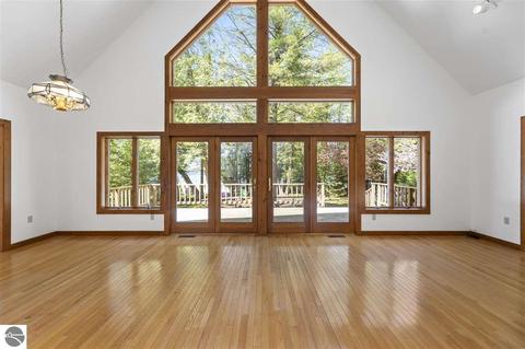677 E Lin-sher-dave Ln, Cedar, MI 49621 photo 4