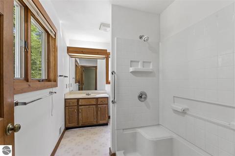 677 E Lin-sher-dave Ln, Cedar, MI 49621 photo 17
