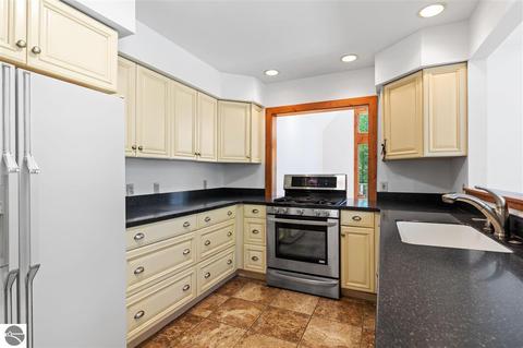 677 E Lin-sher-dave Ln, Cedar, MI 49621 photo 15