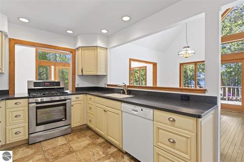 677 E Lin-sher-dave Ln, Cedar, MI 49621 photo 14
