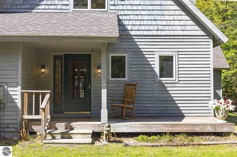 677 E Lin-sher-dave Ln, Cedar, MI 49621 photo 5