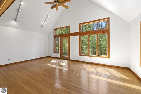 677 E Lin-sher-dave Ln, Cedar, MI 49621 photo 9