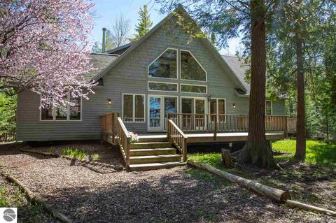 677 E Lin-sher-dave Ln, Cedar, MI 49621 photo 1
