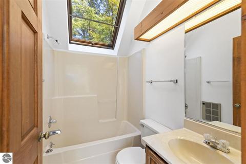 677 E Lin-sher-dave Ln, Cedar, MI 49621 photo 23