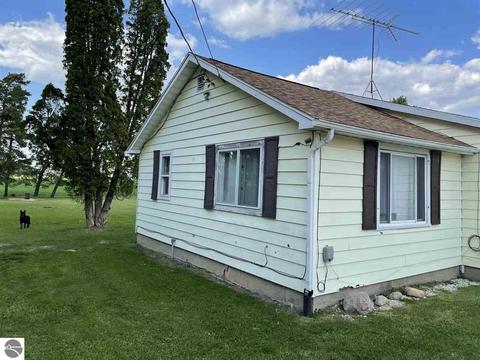 763 E Remus Rd, Mount Pleasant, MI 48858 photo 13
