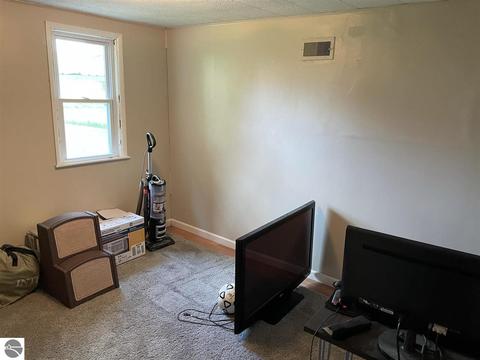 763 E Remus Rd, Mount Pleasant, MI 48858 photo 6