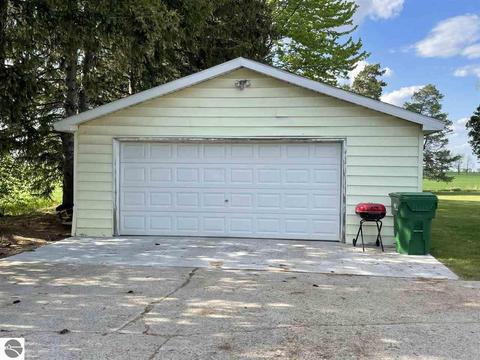 763 E Remus Rd, Mount Pleasant, MI 48858 photo 9