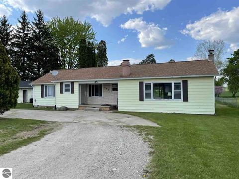 763 E Remus Rd, Mount Pleasant, MI 48858 photo 1