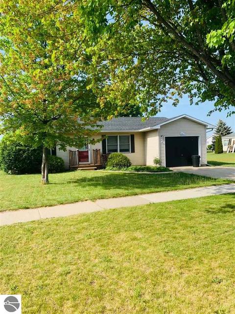 1609 E Bellows St, Mount Pleasant, MI 48858 photo 2