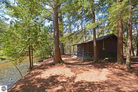 1446 Cedar Ln, Honor, MI 49640 photo 8