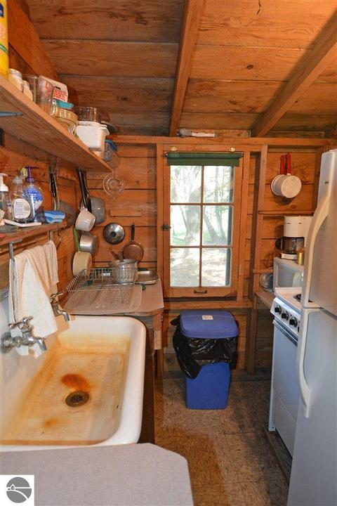 1446 Cedar Ln, Honor, MI 49640 photo 17