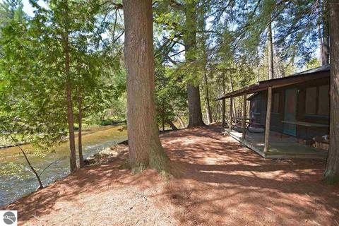 1446 Cedar Ln, Honor, MI 49640 photo 9