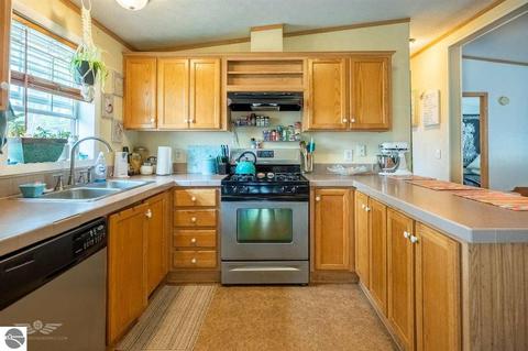 587 Gitchegumee Dr, Buckley, MI 49620 photo 10