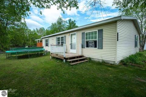 587 Gitchegumee Dr, Buckley, MI 49620 photo 1