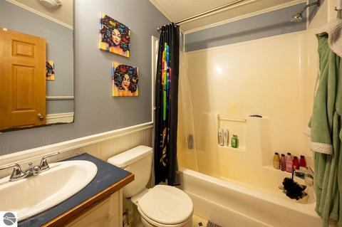 587 Gitchegumee Dr, Buckley, MI 49620 photo 9