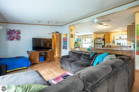 587 Gitchegumee Dr, Buckley, MI 49620 photo 3
