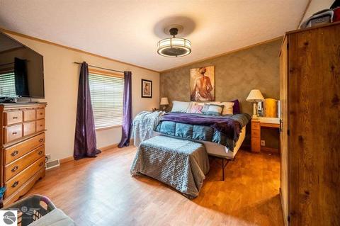 587 Gitchegumee Dr, Buckley, MI 49620 photo 4