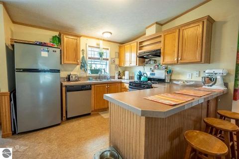 587 Gitchegumee Dr, Buckley, MI 49620 photo 11