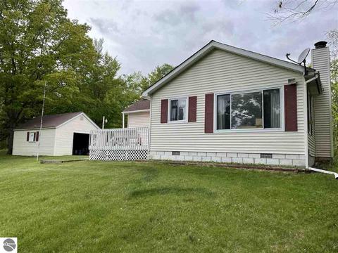 3096 Lewis Dr, Lupton, MI 48635 photo 1