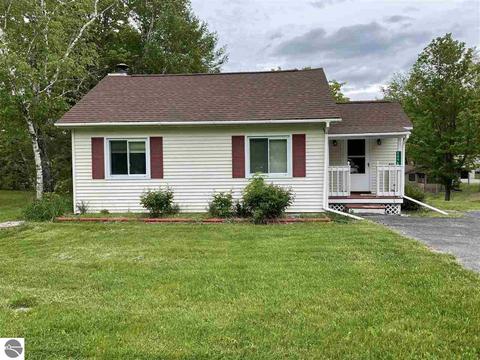 3096 Lewis Dr, Lupton, MI 48635 photo 2