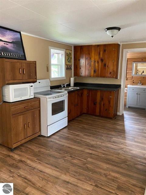 3544 Lake Forest Ave, Lupton, MI 48635 photo 9