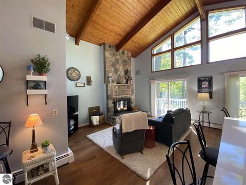 4950 Queens Way, Gladwin, MI 48624 photo 3