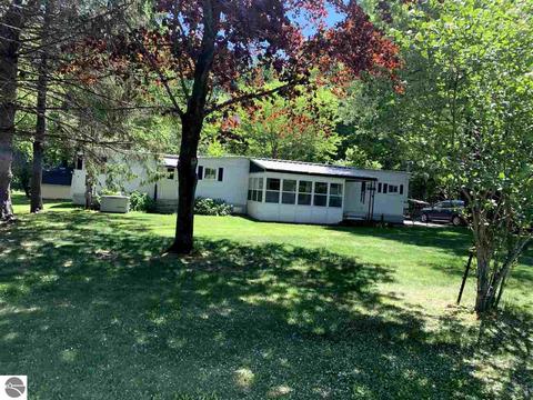 94 E Huron, Omer, MI 48749 photo 1