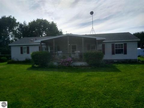 10486 S Leaton Rd, Shepherd, MI 48883 photo 1