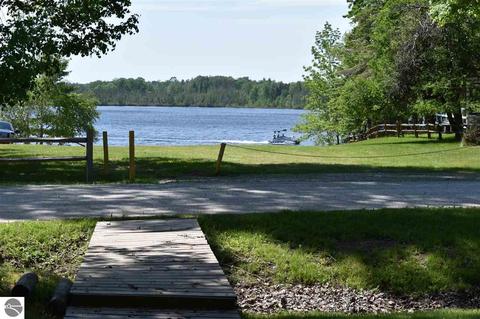 166 Henderson Lake Dr, Lupton, MI 48635 photo 2