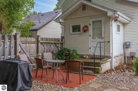 422 E Beech St, Gladwin, MI 48624 photo 3