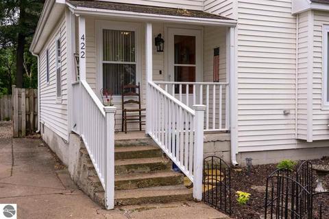 422 E Beech St, Gladwin, MI 48624 photo 2