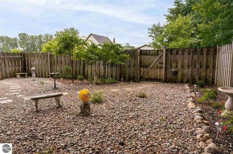 422 E Beech St, Gladwin, MI 48624 photo 5