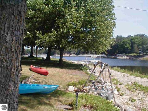 3258 Beaver Ct, Gladwin, MI 48624 photo 3