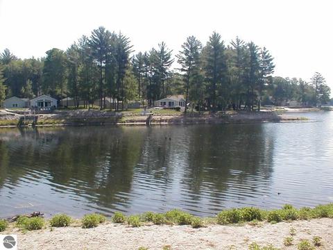 3258 Beaver Ct, Gladwin, MI 48624 photo 4