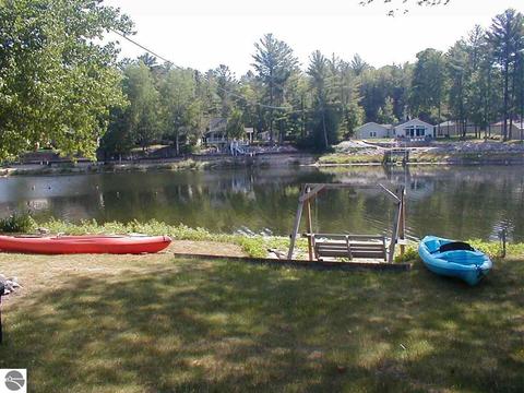 3258 Beaver Ct, Gladwin, MI 48624 photo 2