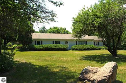8502 E River Rd, Mount Pleasant, MI 48858 photo 1