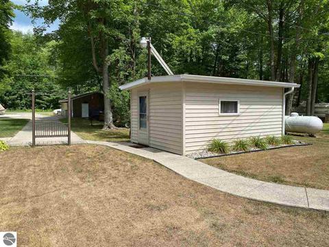 3887 W Thendara Dr, Gladwin, MI 48624 photo 4