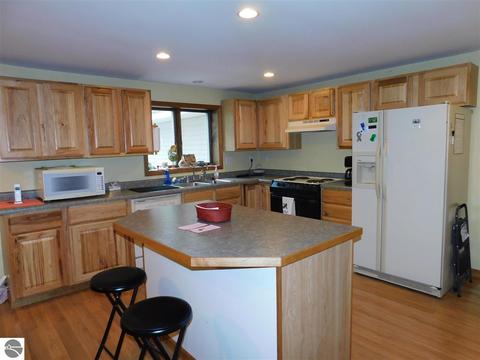 1035 S Ninth Ave, Au Gres, MI 48703 photo 3