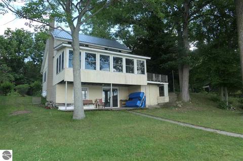 1640 Colonel Point Dr, Crystal, MI 48818 photo 2
