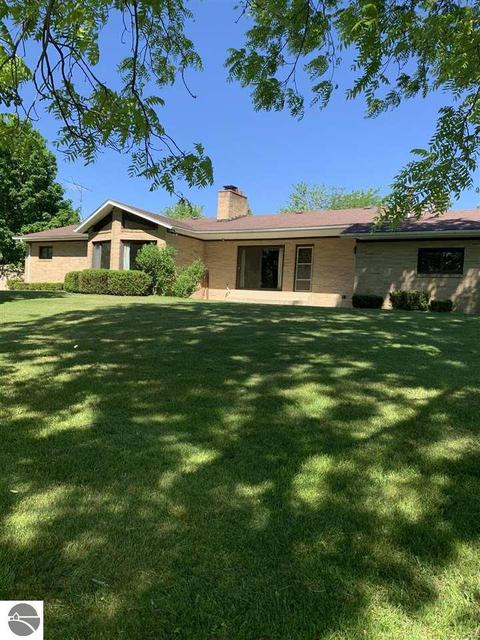 3956 E Baseline Rd, Mount Pleasant, MI 48858 photo 1