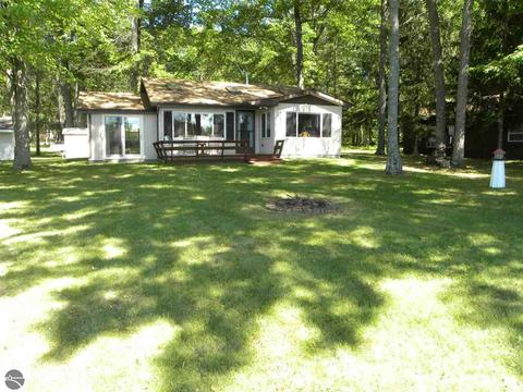 6261 Marshall Dr, Gladwin, MI 48624 photo 2